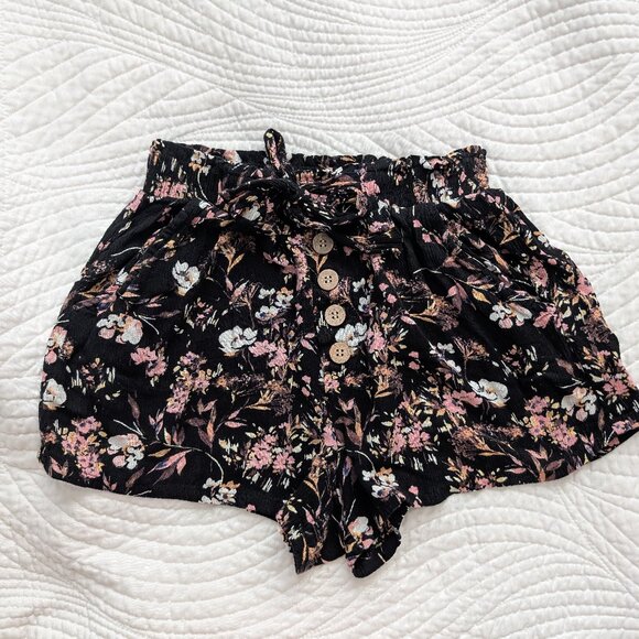 Shorts - Picture 2 of 3